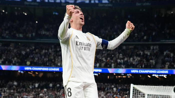 亚博体育-“地球上最被低估的球员”完成史诗之夜！22分钟帽子戏法打爆曼城|巴尔韦德|皇马|阿韦洛亚|阿诺德|卡洛斯-巴尔韦德_新浪体育_新浪新闻